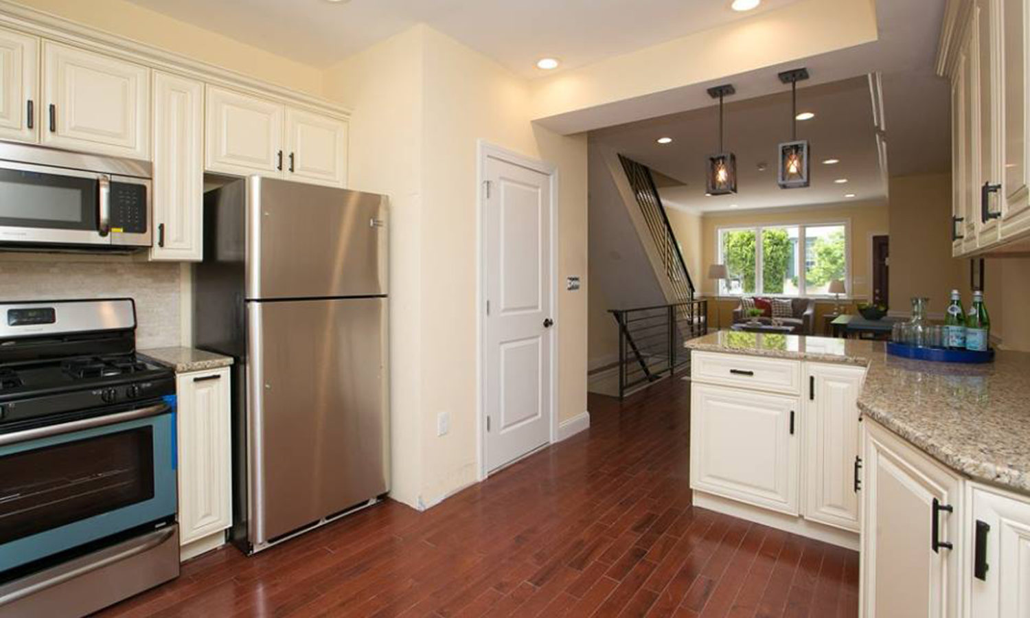 18199228_637647276435665_8998825104960203343_n